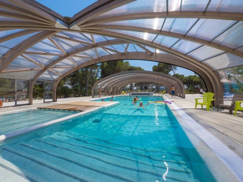 Camping Avignon Parc: 4 Zwembad Overdekt