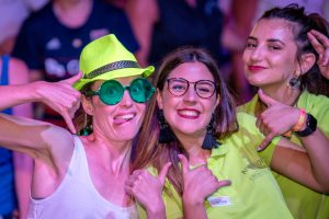 Camping Avignon Parc : Camping Ardeche Soiree Fluo Pommier 14